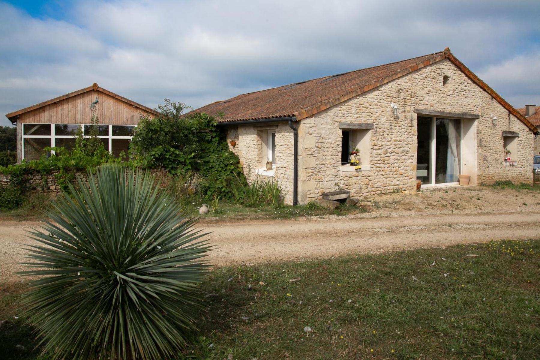 Chambre D'Hote Dans Un Havre De Paix A La Ferme Saint-Maurice-la-Clouere Luaran gambar